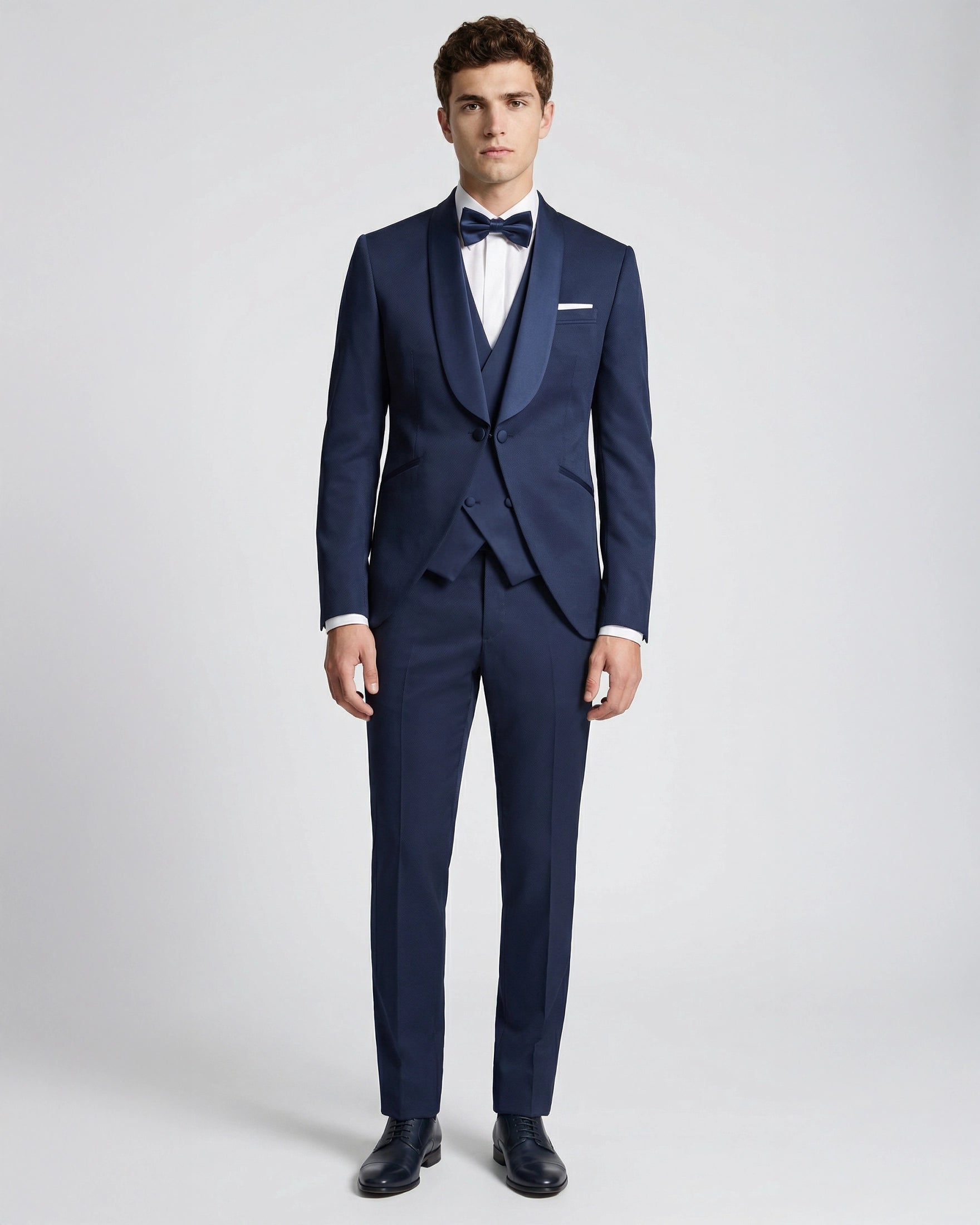 Traje de Novio "Estilo Smoking" Azul Marino con Solapa Redonda Satinada y Tejido Micro-Textura