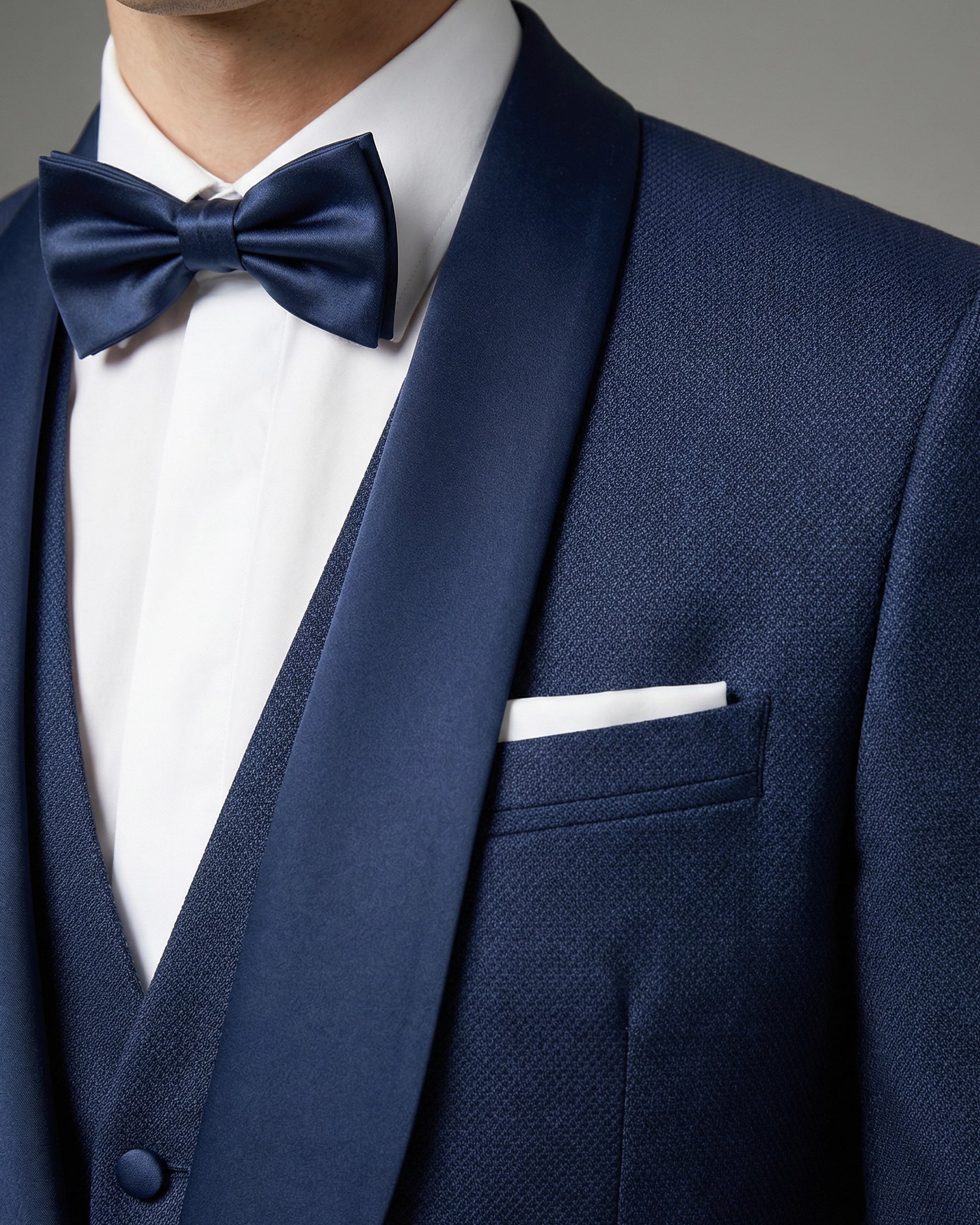 Traje de Novio "Estilo Smoking" Azul Marino con Solapa Redonda Satinada y Tejido Micro-Textura