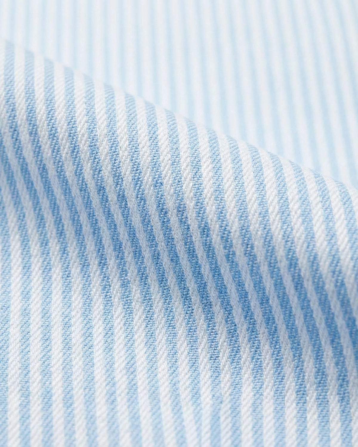 Camisa a Medida de Algodón Premium a Rayas Finas Azul Cielo con Cuello Italiano