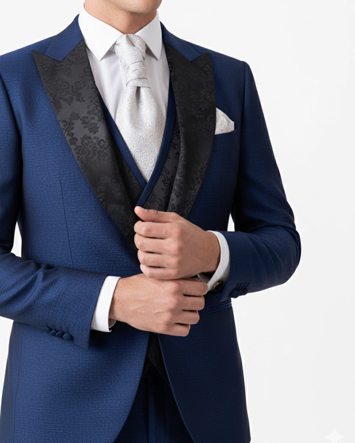 Esmoquin de Novio a Medida Azul Real con Solapa de Pico Estampada en Jacquard Negro