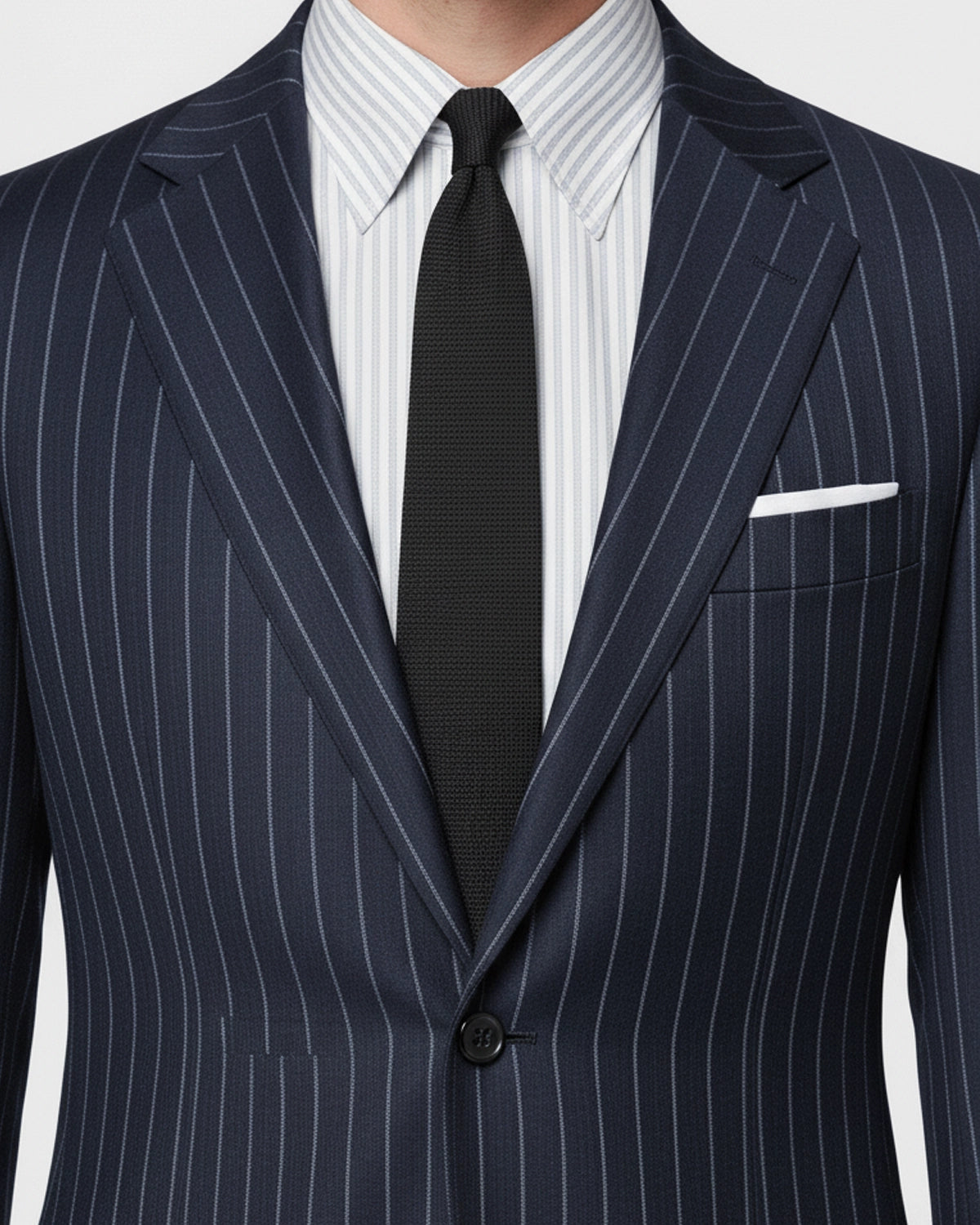 Traje de Sastrería a Medida Azul Marino con Raya Diplomática y Solapa Clásica