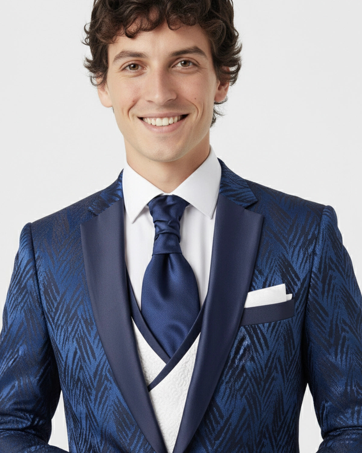 Esmoquin de Novio a Medida Azul Marino con Textura "Zebra" Jacquard y Chaleco Blanco en Contraste