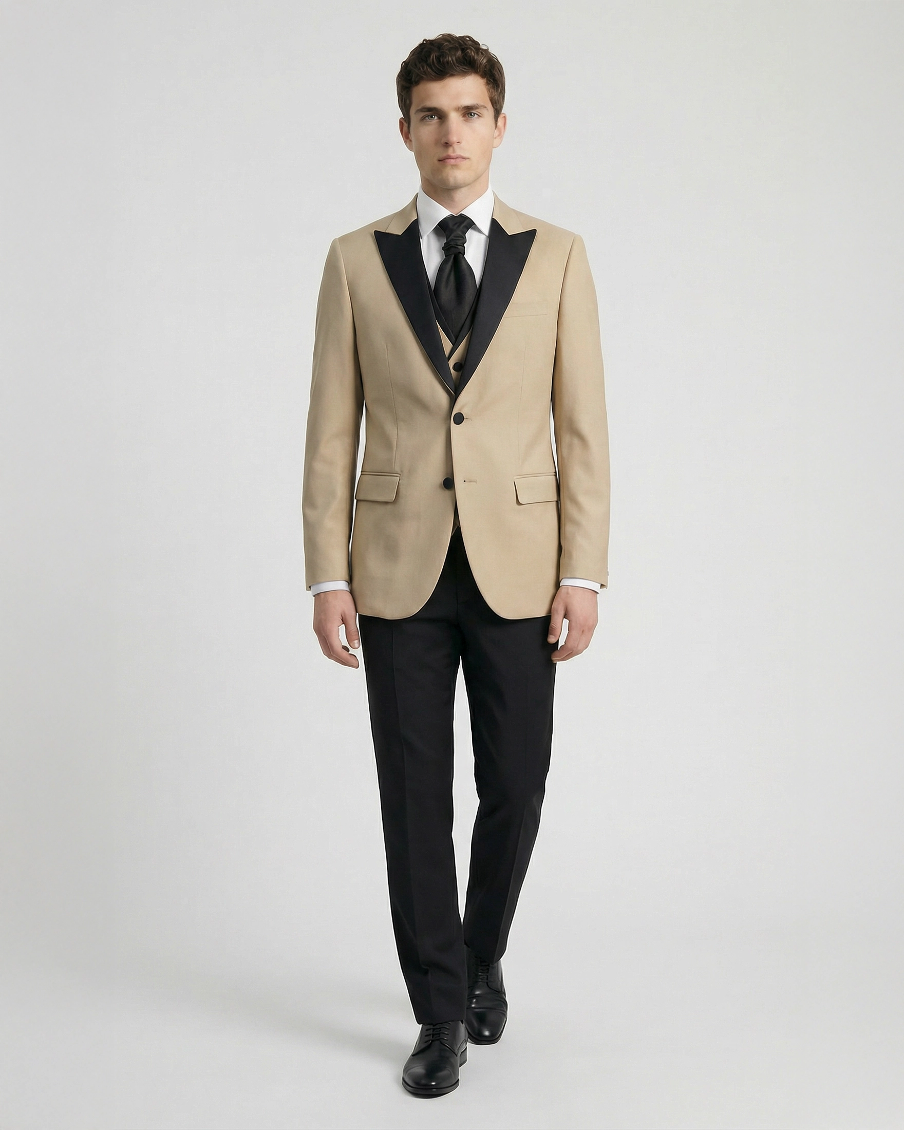 Traje Novio Beige con Pantalón Negro detalle acabado | Blackpier