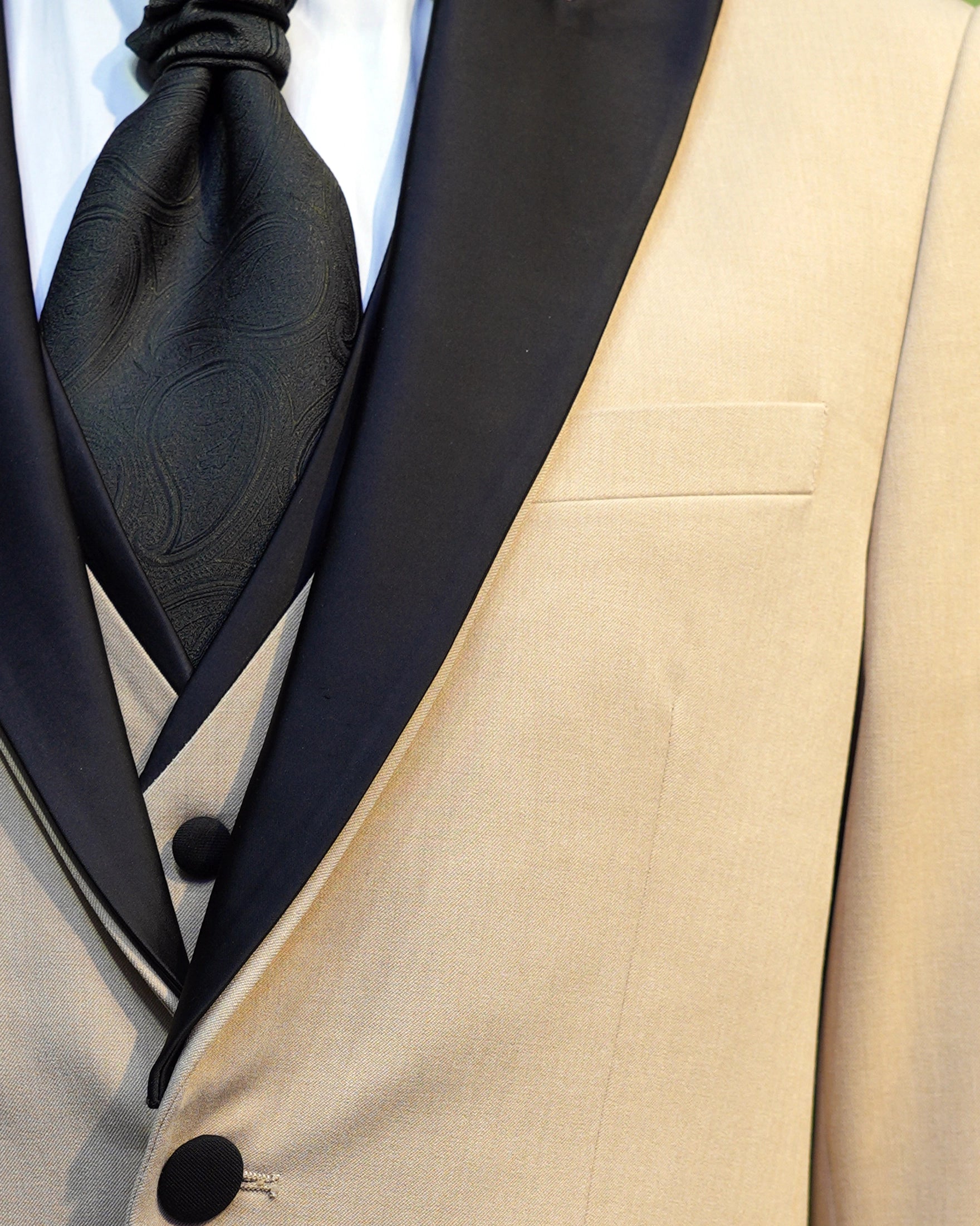 Traje de Novio Beige a Medida con Doble Solapa (Efecto 3D) y Pantalón Negro