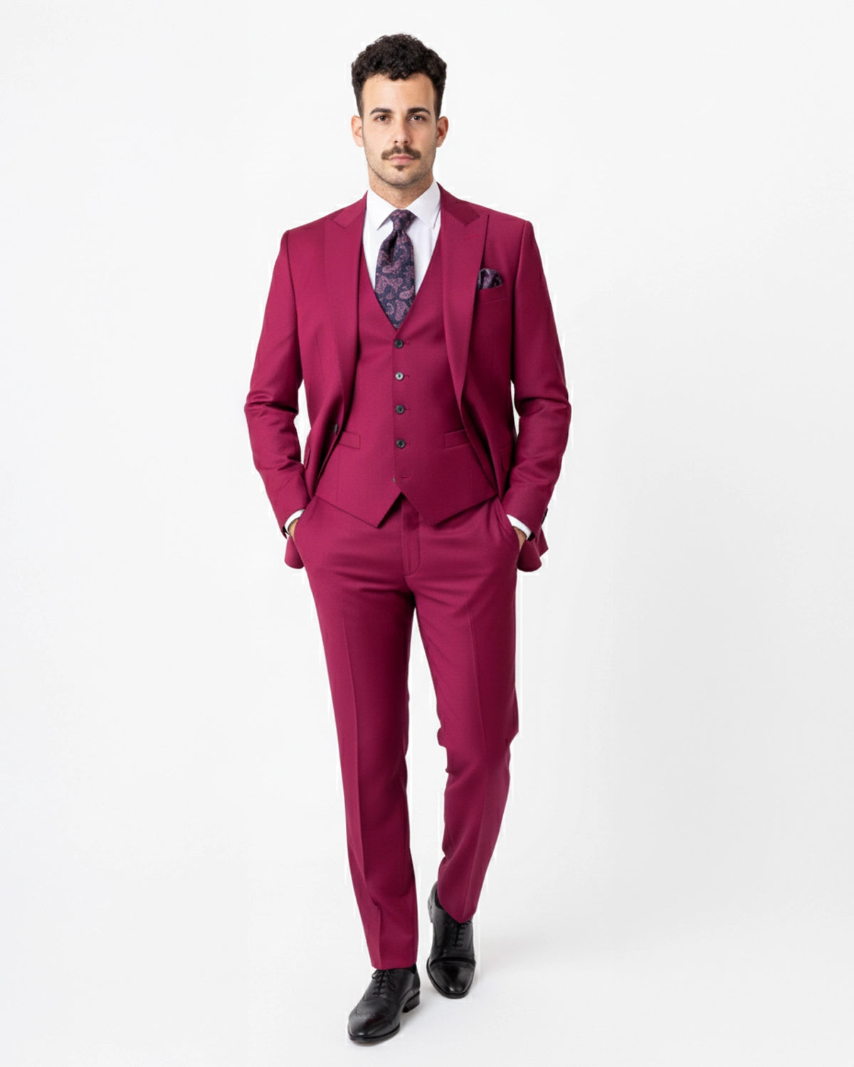 Traje a Medida Color Magenta Frambuesa de 3 Piezas con Chaleco a Juego