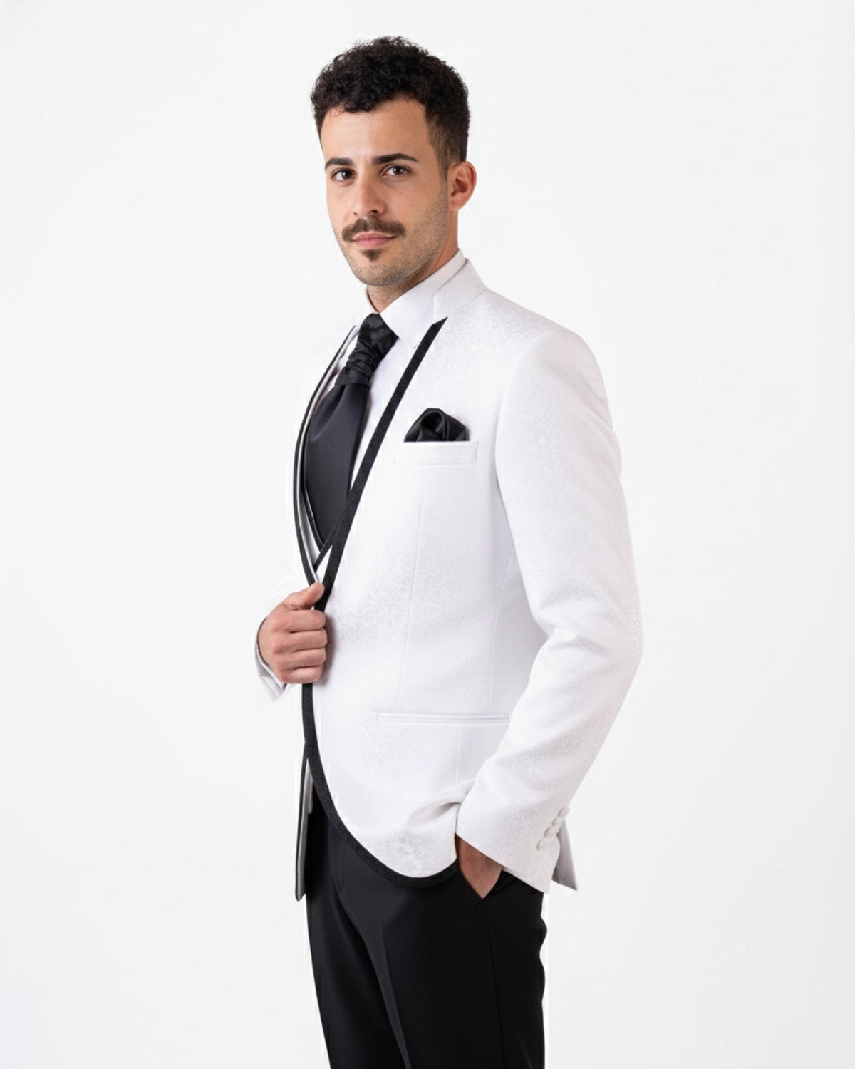 Traje de Novio Cuello Mao "Italian Style" Blanco Brocado con Ribetes en Negro