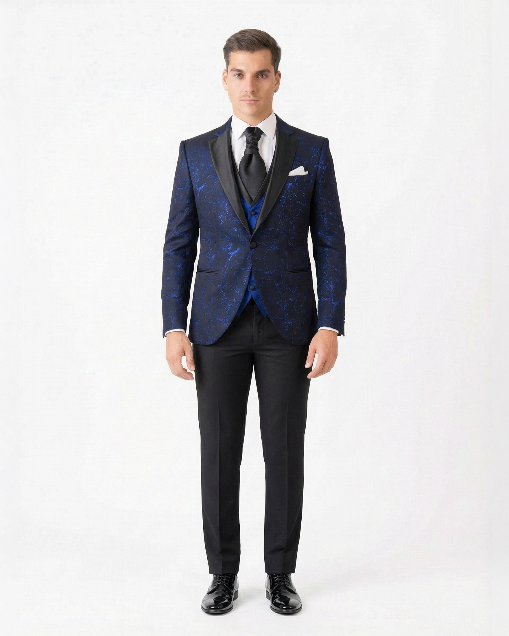 Esmoquin de Novio "Fantasía" en Azul Eléctrico con Estampado Abstracto y Solapas de Raso Negro