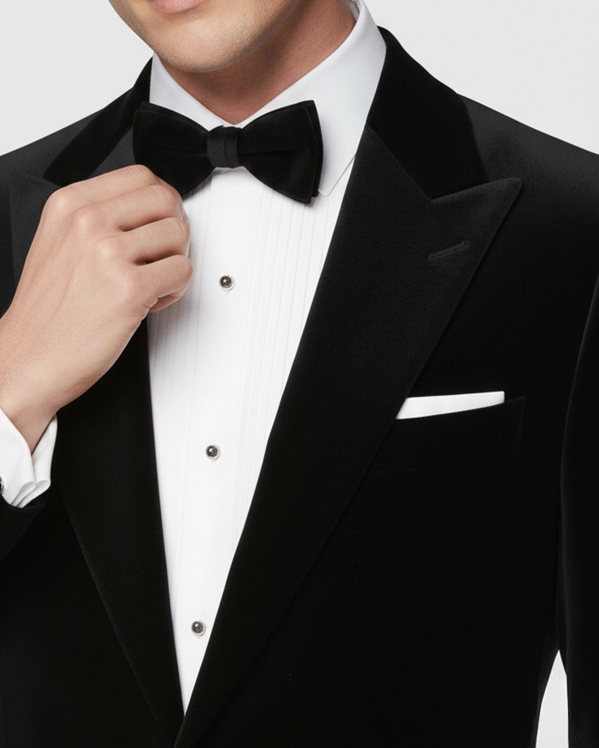 Esmoquin "Smoking Jacket" a Medida en Terciopelo Negro (Velvet) con Solapa de Pico Satinada