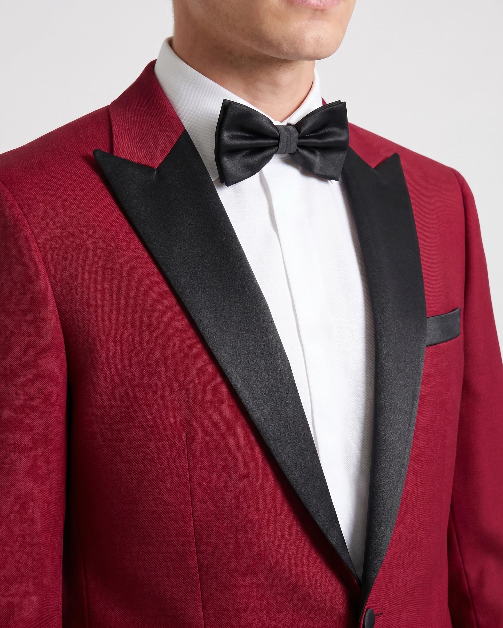 Esmoquin Burdeos “Rouge Noir” con Solapa Chal Negra