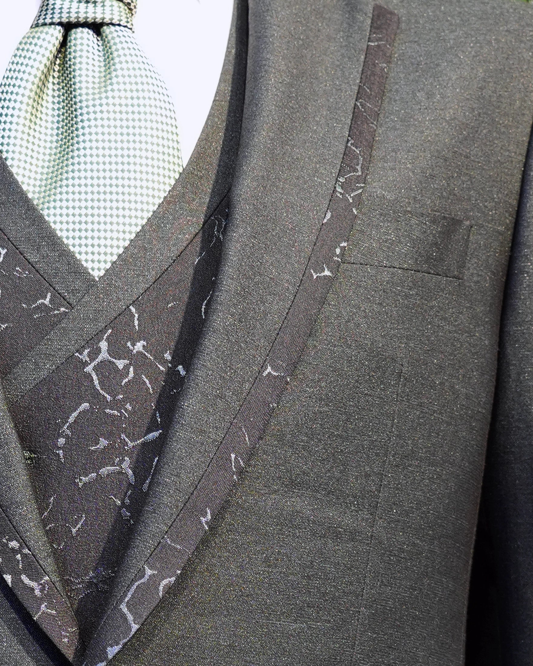 Traje de Novio Verde Botella con Ribete Fantasía "Efecto Rayo" y Chaleco a Juego