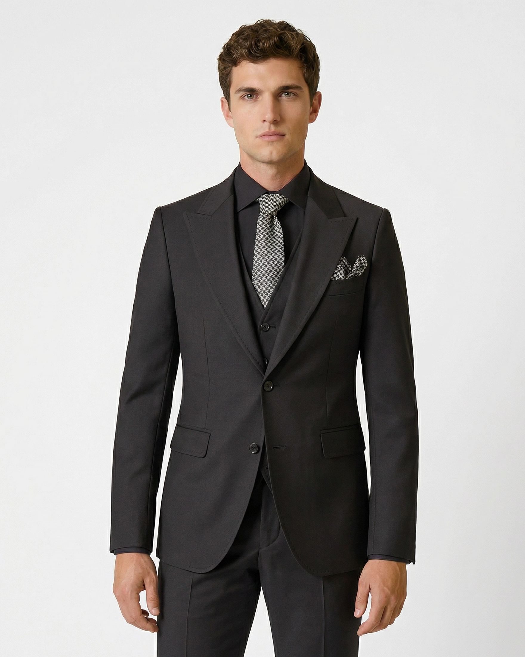 Traje "Total Black" 3 Piezas: Negro Profundo con Solapas de Punta y Chaleco