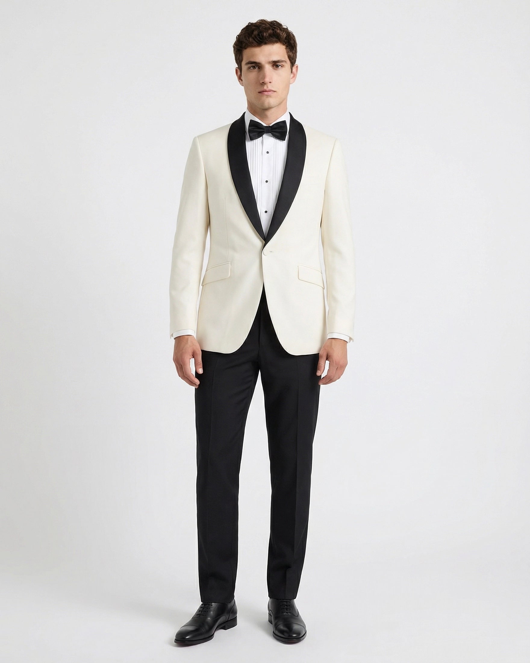 Esmoquin "Dinner Jacket" Blanco Marfil (Ivory) con Solapa Chal Negra en Contraste