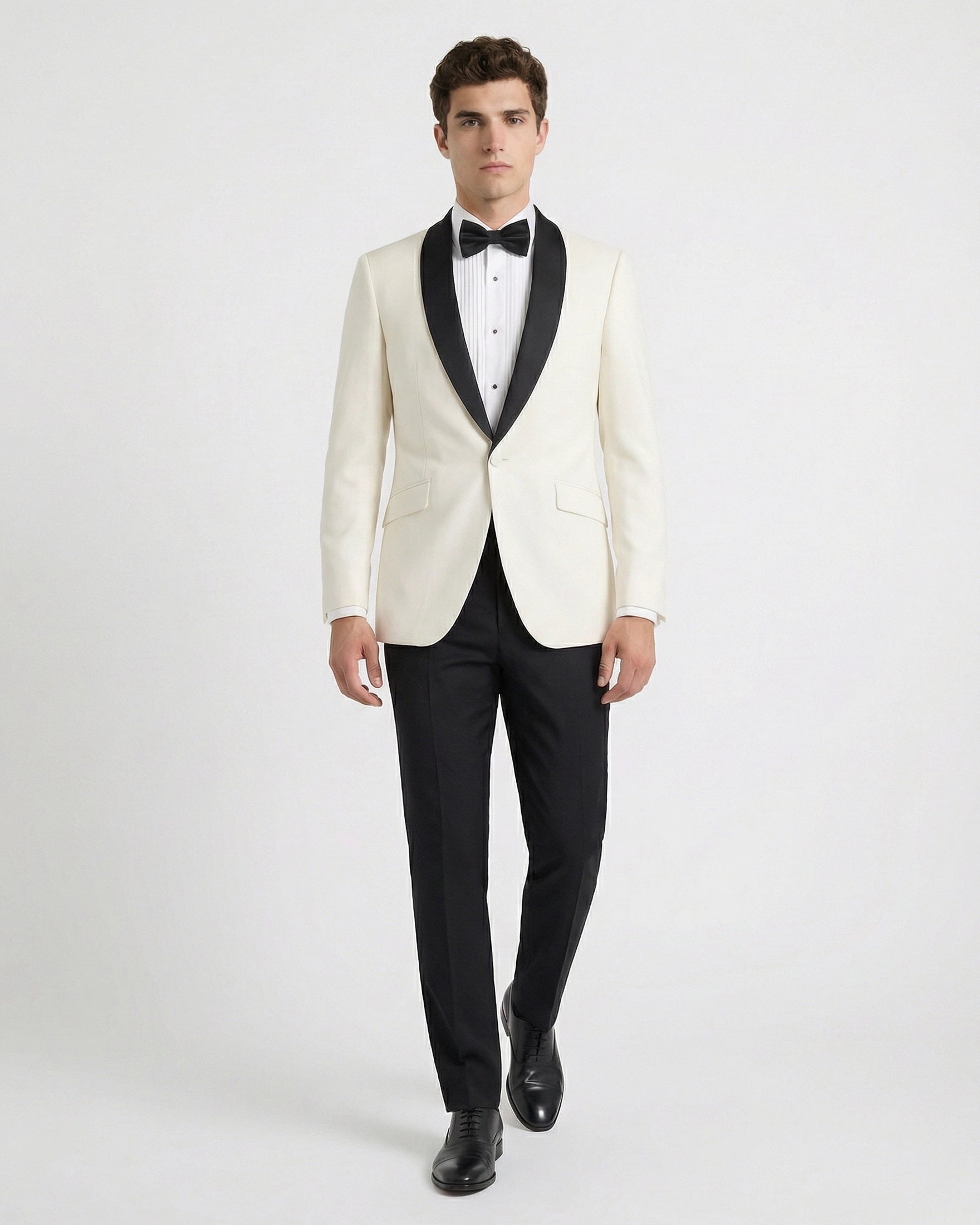Esmoquin "Dinner Jacket" Blanco Marfil (Ivory) con Solapa Chal Negra en Contraste