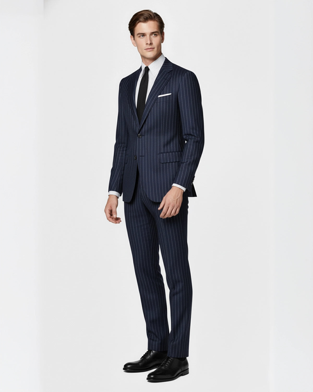 Traje de Sastrería a Medida Azul Marino con Raya Diplomática y Solapa Clásica