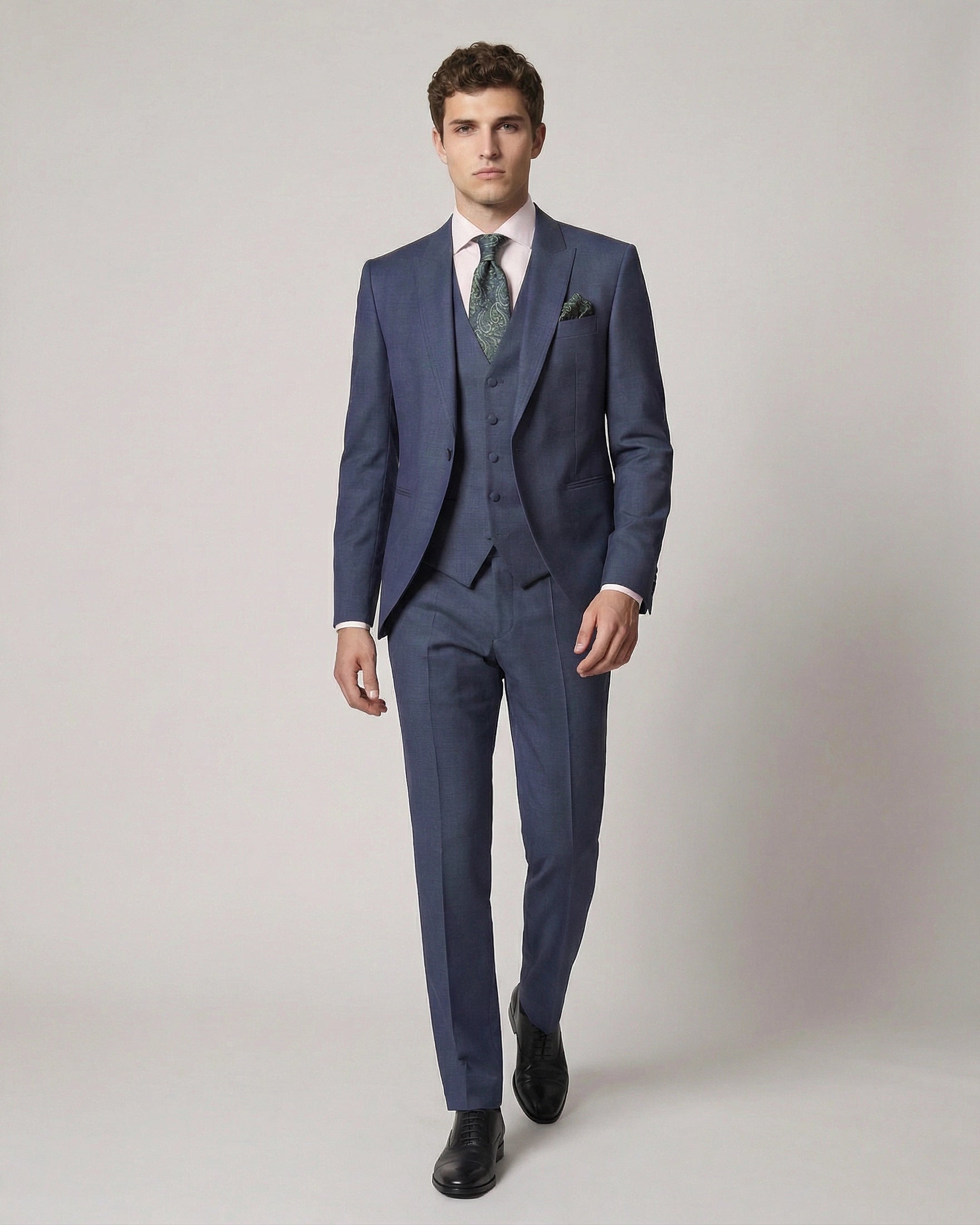 Traje de Novio 3 Piezas en Azul Grisáceo (Airforce Blue) con Solapas de Punta