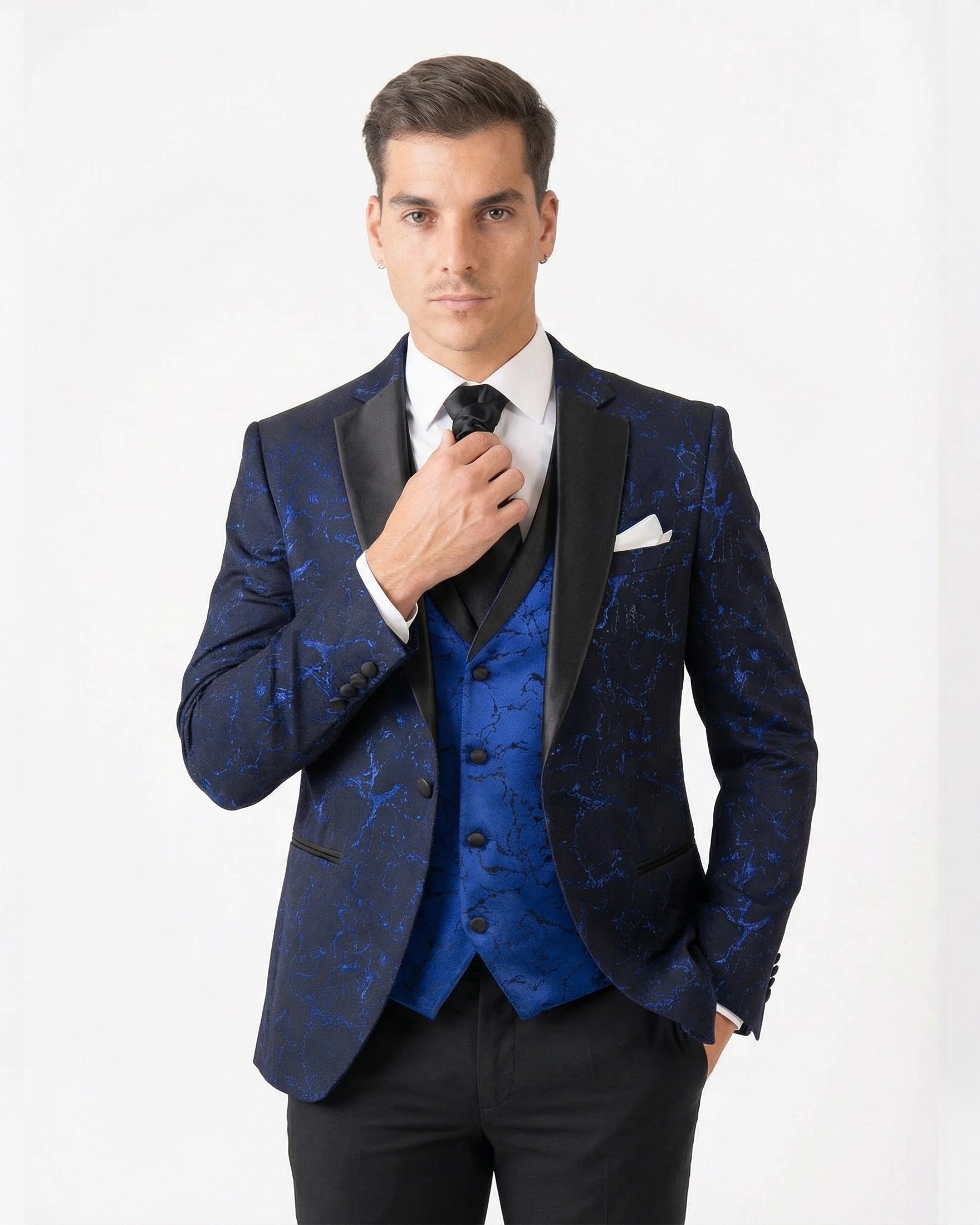 Esmoquin de Novio "Fantasía" en Azul Eléctrico con Estampado Abstracto y Solapas de Raso Negro